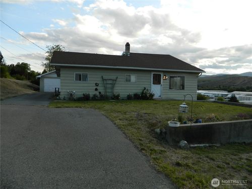 110 1st Street E, Tonasket, WA, 98855 | Card Image
