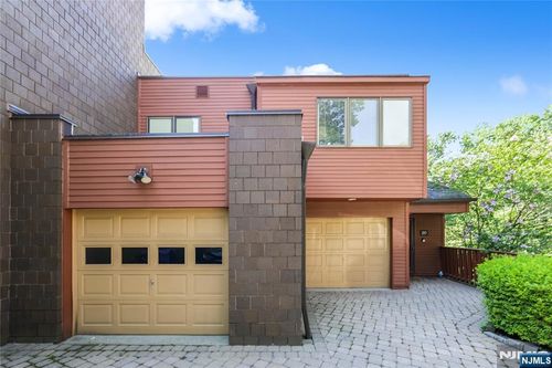 20 Old Quarry Rd, Englewood, NJ, 07631-5123 | Card Image