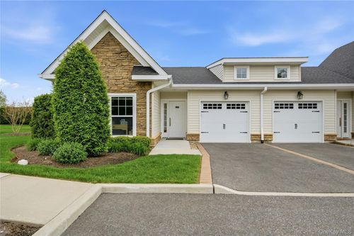 1105-1105 Fox Hill Dr, Calverton, NY, 11933-1396 | Card Image