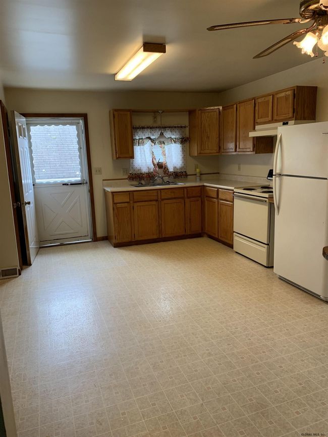 B - 119 Dunsbach Rd, Home with 1 bedrooms, 1 bathrooms and 3 parking in Halfmoon NY | Image 5