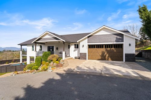 2357 Robertson, Grants Pass, OR, 97527 | Card Image