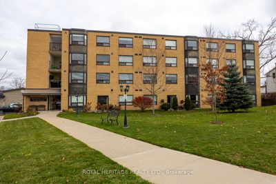 304 - 41 Ash St, Condo with 2 bedrooms, 2 bathrooms and 1 parking in Uxbridge ON | Image 2