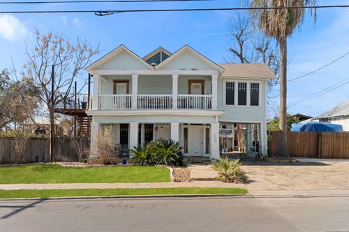 3221 N Flores St, San Antonio, TX, 78212-2728 | Card Image