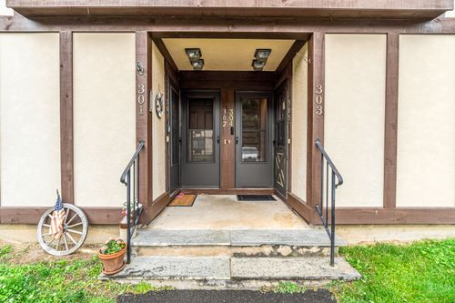 304-304 Foxwood Ln, Milford, CT, 06461-2734 | Card Image