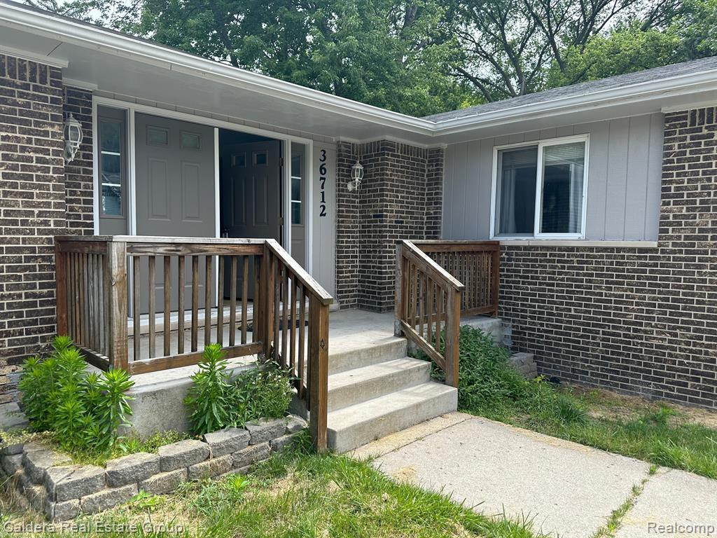Hathaway St, New Baltimore, MI 48047
