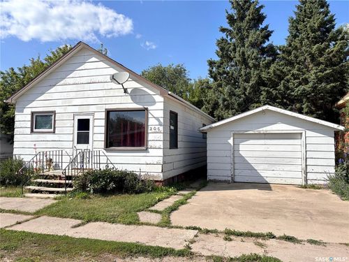 206 1st St N, Wakaw, SK, S0K4P0 | Card Image