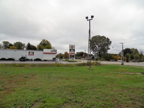 711 E Cedar Ave, Gladwin, MI, 48624-2217 | Card Image