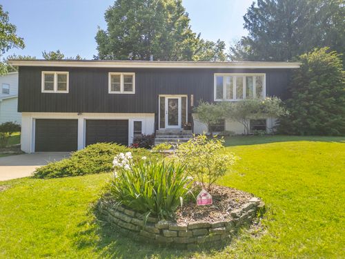 1117 Woodring Dr, Waverly, IA, 50677-1512 | Card Image