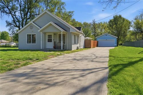 3025 Shrine Park Rd, Leavenworth, KS, 66048-4806 | Card Image