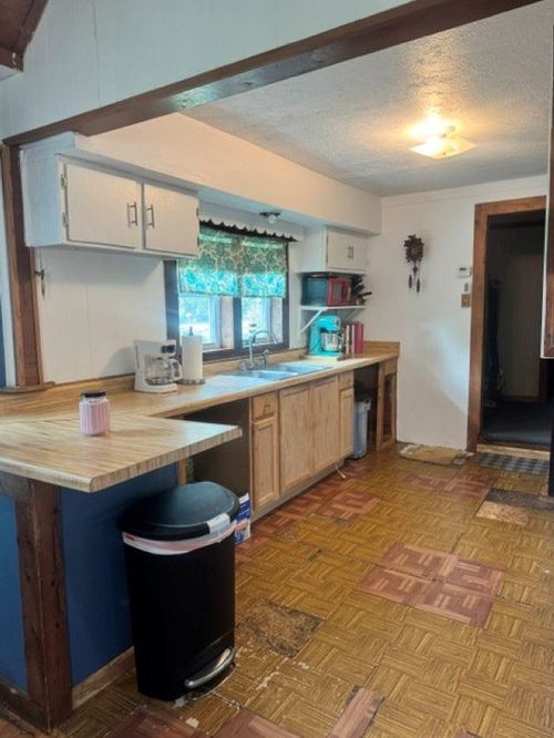 3208 Bath Rd, Perry, MI, 48872-8103 | Card Image