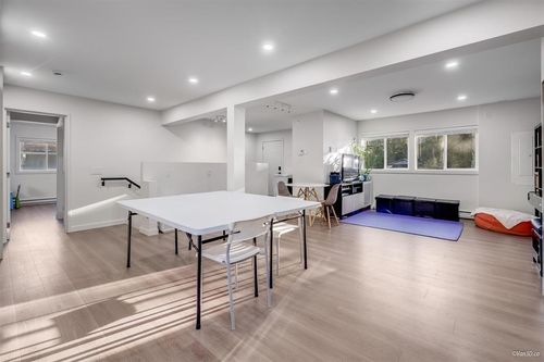 7843 Wedgewood St, Burnaby, BC, V5E2E5 | Card Image