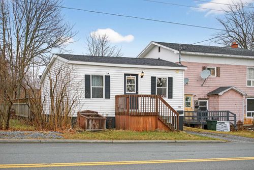 526 Main Street, Sydney Mines, NS, B1V2K6 | Card Image