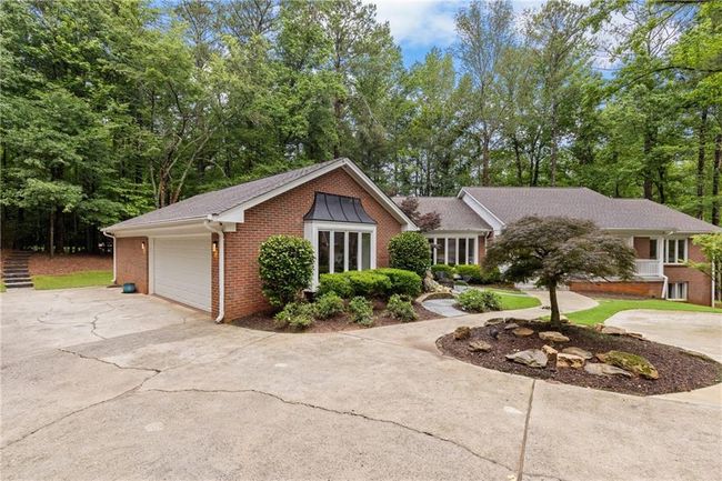 630 Buttercup Trce, House other with 7 bedrooms, 5 bathrooms and null parking in Alpharetta GA | Image 17