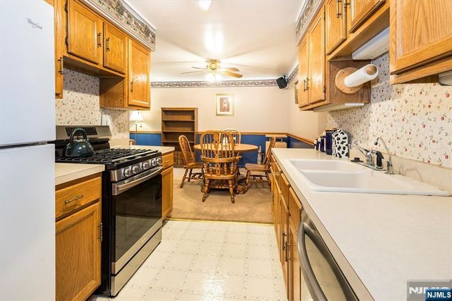34 John St, Condo with 2 bedrooms, 1 bathrooms and null parking in Bloomfield NJ | Image 16