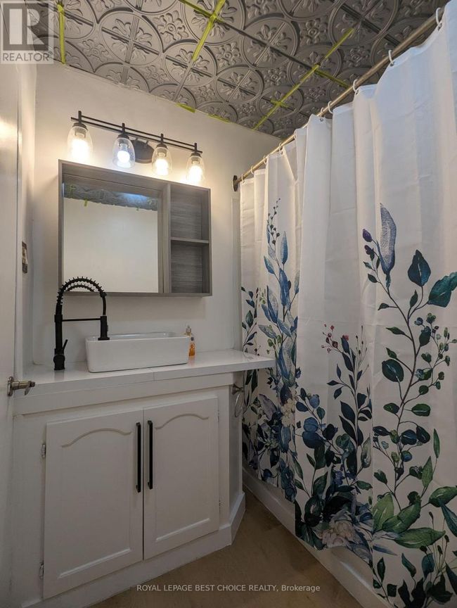 54 Cobalt St, Home with 9 bedrooms, 5 bathrooms and 4 parking in Cobalt ON | Image 10