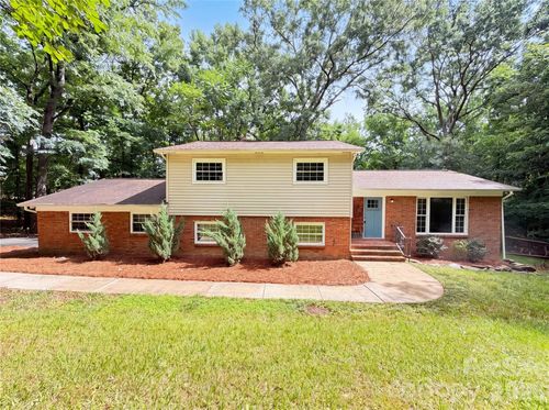 2200 Fair Forest Dr, Matthews, NC, 28105-5246 | Card Image