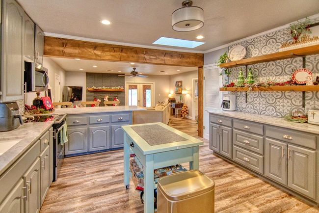 311 Smith St, Home with 3 bedrooms, 2 bathrooms and null parking in Mason TX | Image 4