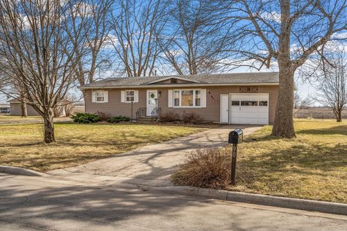 90 10th St Se, Wells, MN, 56097-1815 | Card Image