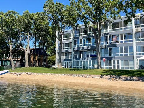 207-315 Park Lake Blvd, Detroit Lakes, MN, 56501-4421 | Card Image