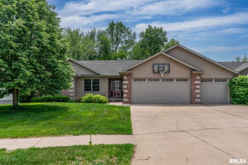 1004 Wild West Dr, Le Claire, IA, 52753-8604 | Card Image