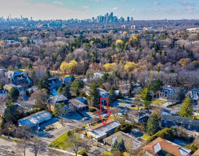 29 Artinger Crt, House other with 3 bedrooms, 3 bathrooms and 8 parking in North York ON | Image 3