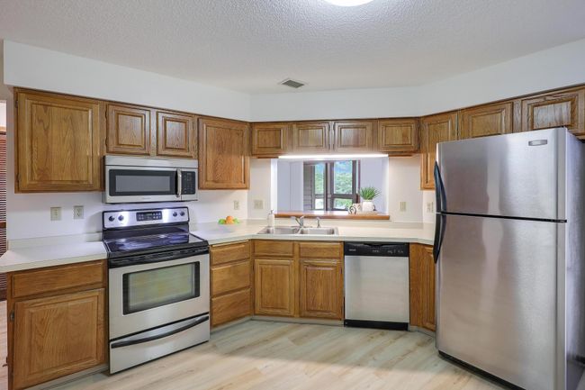 APT-108 - 3801 W 98 Th St, Condo with 2 bedrooms, 2 bathrooms and null parking in Bloomington MN | Image 14
