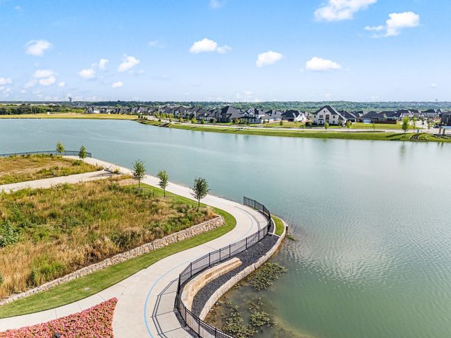 With paths and greenspace along the lake, the outdoor fun never ends in Solterra! | Image 19