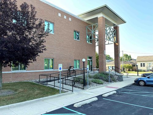 gl-55-510 W Adams St, Plymouth, IN, 46563-1765 | Card Image
