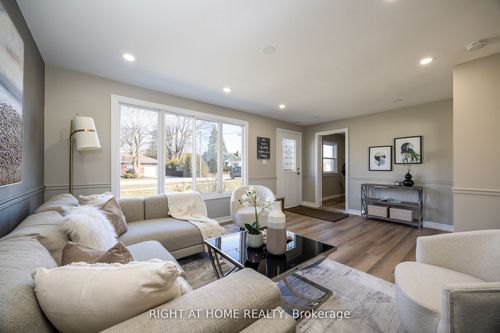 15 Farr Ave, Sharon, ON, L0G1V0 | Card Image