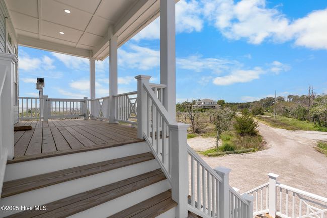 Covered Front Deck | Image 21