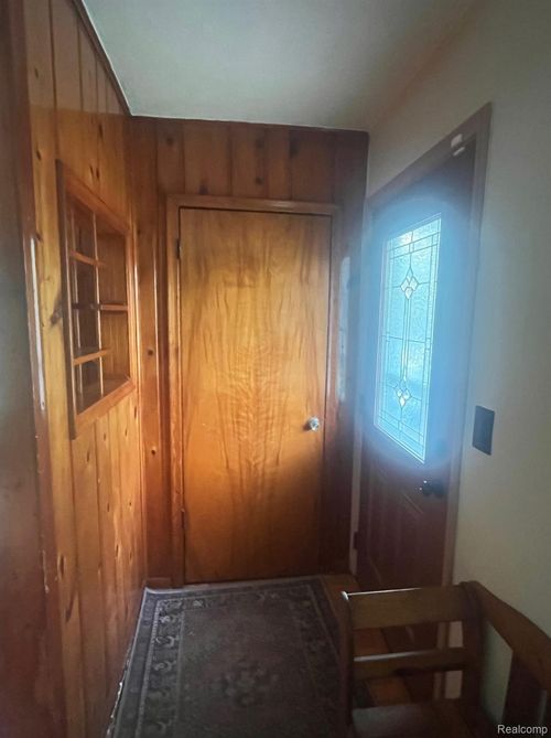 853 Merritt Ave, Lake Orion, MI, 48362-2651 | Card Image