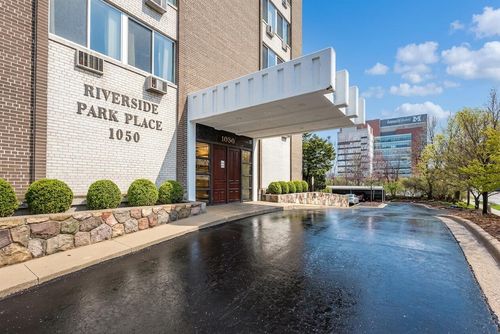 apt-3d-1050 Wall St, Ann Arbor, MI, 48105-1971 | Card Image