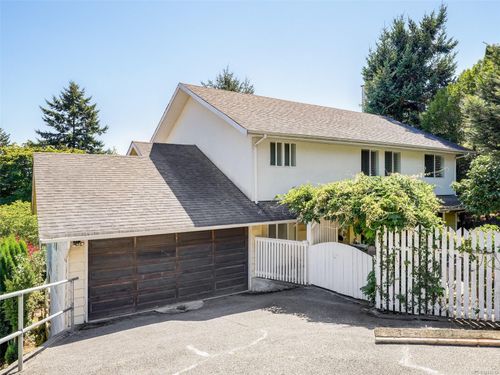 5255 Hanover Pl, Saanich, BC, V8Y2C7 | Card Image