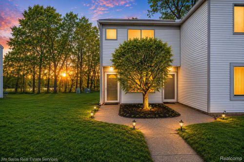 64 Rosebud Ln, Mount Clemens, MI, 48043-1477 | Card Image
