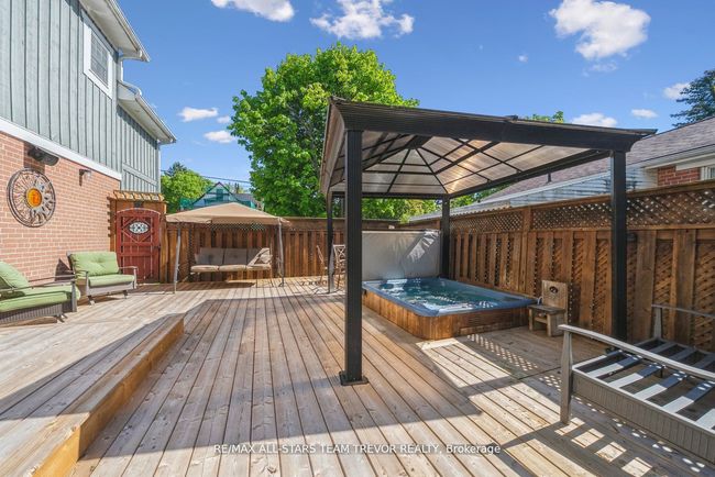 27 Corbett Cres, House other with 3 bedrooms, 4 bathrooms and 5 parking in Aurora ON | Image 36