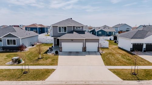 5568 37th Avenue S, Fargo, ND, 58104 | Card Image