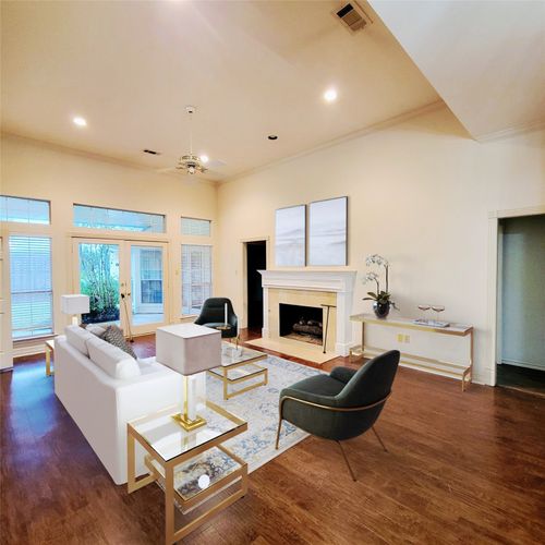 1017 Mccoy Dr, Irving, TX, 75062-8006 | Card Image