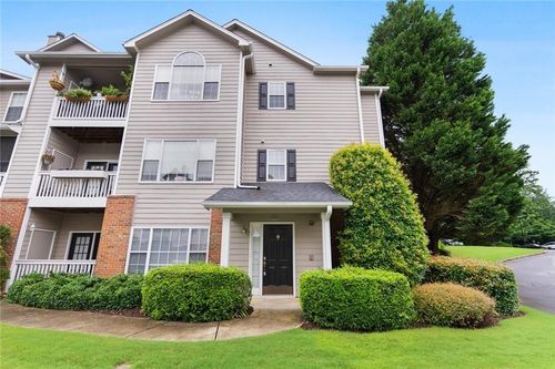 701 Vinings Forest Ln Se, Smyrna, GA, 30080-3942 | Card Image