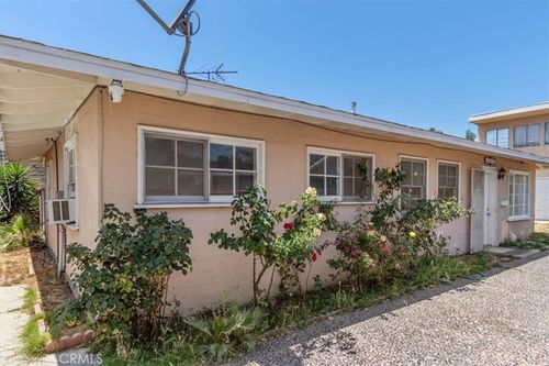 18713 Vanowen St, Reseda, CA, 91335-5204 | Card Image