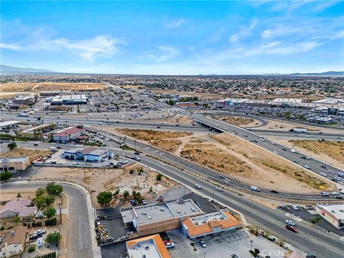 b-12033 Mariposa Rd, Hesperia, CA, 92345-1613 | Card Image