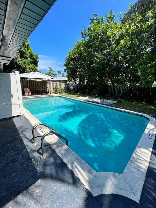 2-1412 Ne 17th Ct, Fort Lauderdale, FL, 33305-3348 | Card Image