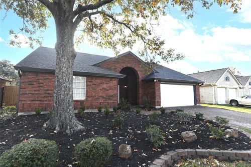 16002 Constitution Ln, Friendswood, TX, 77546-3144 | Card Image