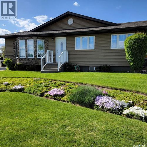 517 8th Ave W, Biggar, SK, S0K0M0 | Card Image