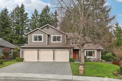 15732 111th Avenue Ne, Bothell, WA, 98011 | Card Image