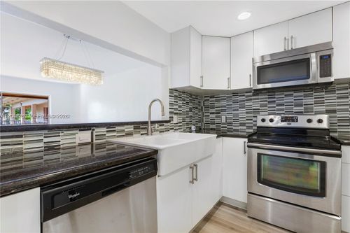 c208-11219 N Kendall Dr, Miami, FL, 33176-0706 | Card Image