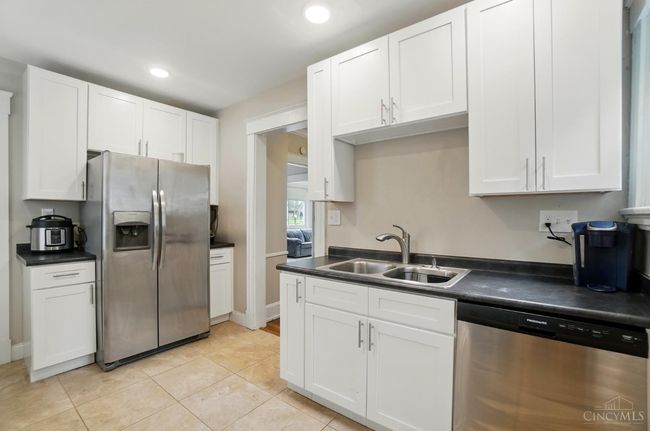 3933 Vine St, House other with 2 bedrooms, 2 bathrooms and null parking in Cincinnati OH | Image 14