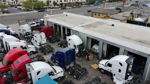 17903 Valley Blvd, Bloomington, CA, 92316-1952 | Card Image