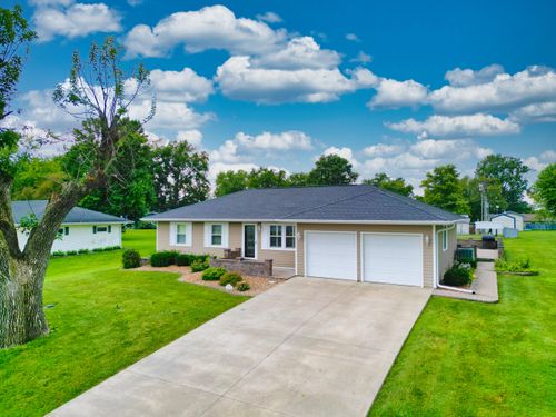 1204 S Walnut Ave, SALISBURY, MO, 65281-1226 | Card Image