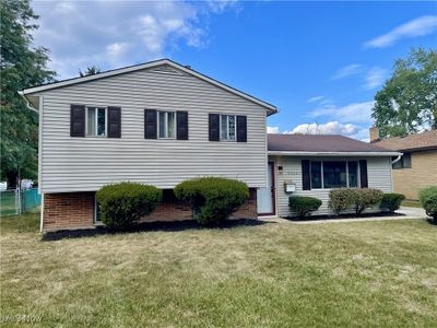 24387 Ronan Road, House other with 3 bedrooms, 1 bathrooms and null parking in Bedford Heights OH | Image 2