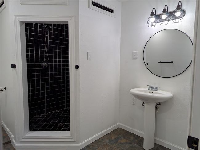410 E Willis St, House other with 2 bedrooms, 1 bathrooms and null parking in Odem TX | Image 27